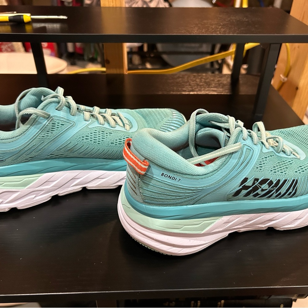 Hokas One One Bondi 7, Size 6.5 EASTER SALE! - Picture 4 of 5